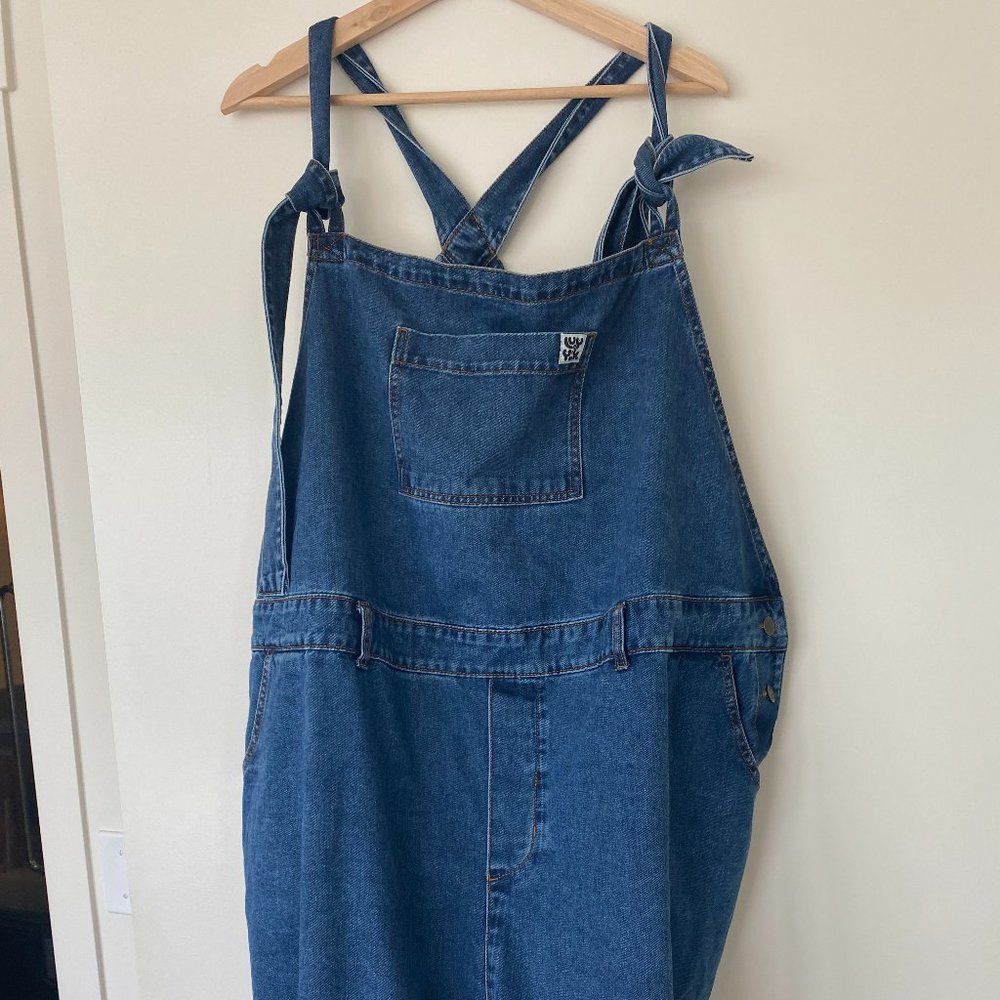 Timmy Dungaree Shorts: ORGANIC DENIM - Mid Wash Blue - Size UK 26/US22